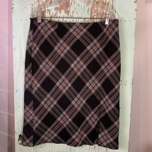 Women’s bandolino size 12 red and black wool blend plaid midi skirt. Preloved